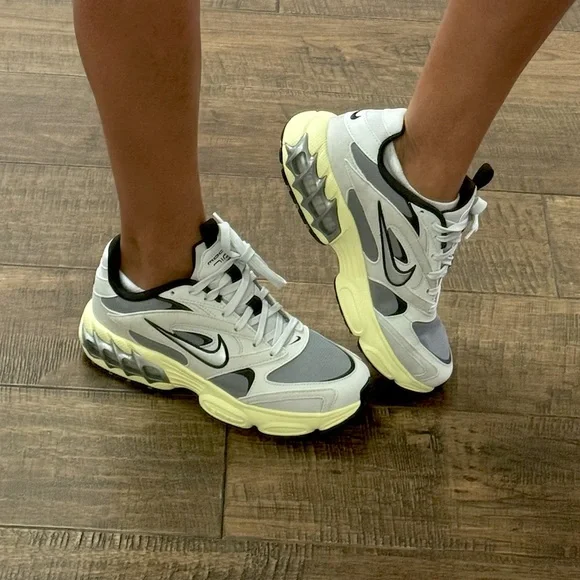 NWT - Nike Zoom Air Sneakers - Limited Edition Colors! - Picture 1 of 8